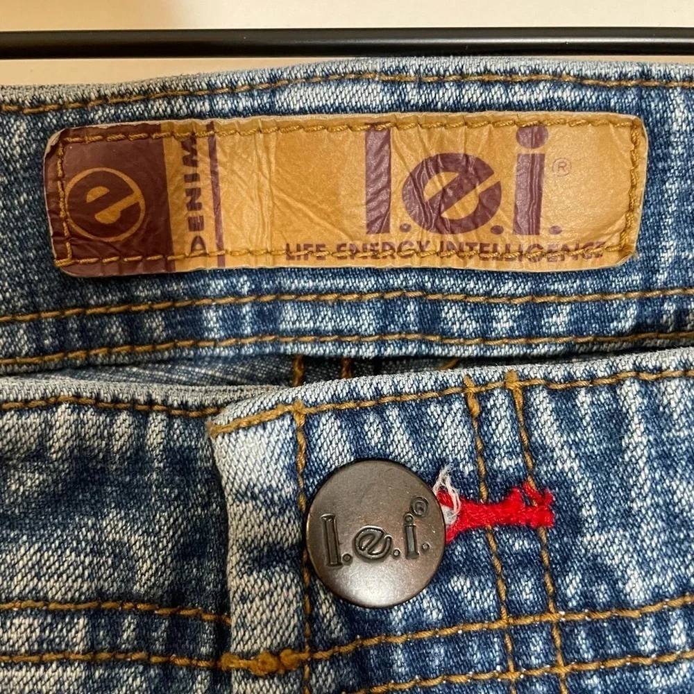 Vintage LEI Throwback Denim Jeans Flare Leg Size 11 Lighter Wash Y2K